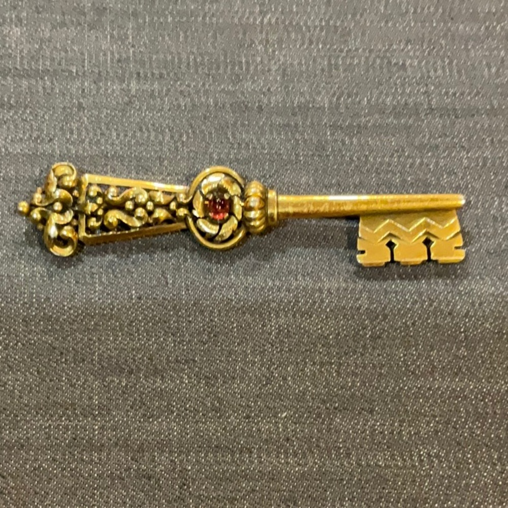 Vintage gold skeleton, key brooch with gem